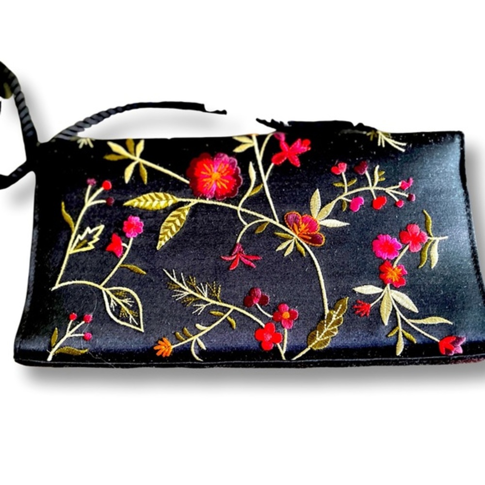 Vintage Lord and Taylor handbag‎ with embroidered flowers and rope strap